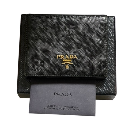 Low start Prada Unisex Wallet with Box and Authentication Card-Preowned - Picture 8 of 8